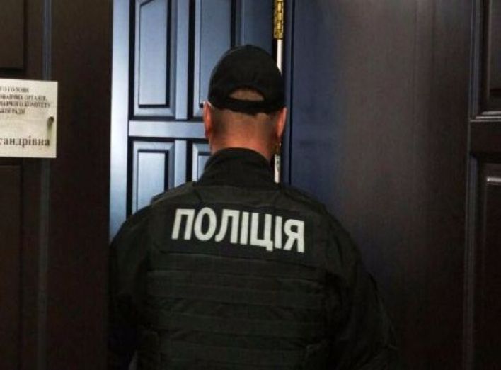 У Ніжині чоловік поранив поліцейського у залі судових засідань. Суд виніс вирок