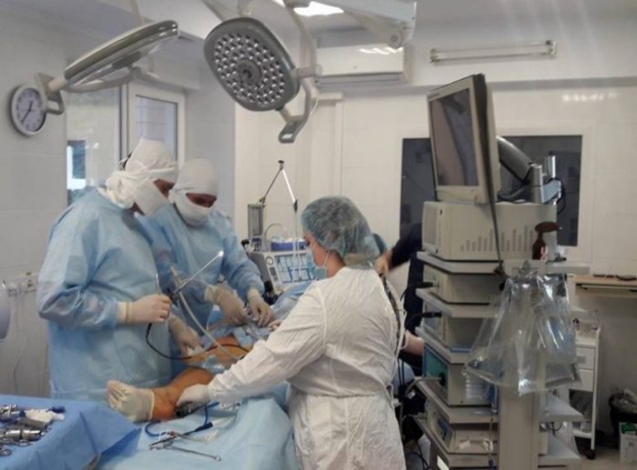 Ніжинська лікарня отримала сучасне обладнання для операцій на суглобах