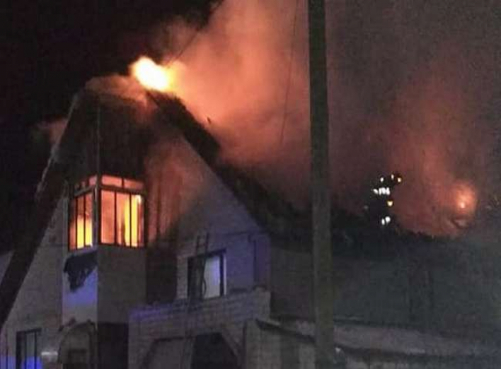 У Ніжині горів житловий будинок. Фото