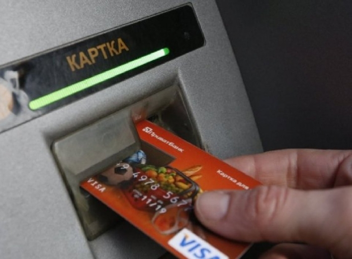 Українським банкам дозволили списувати борги з рахунків громадян фото