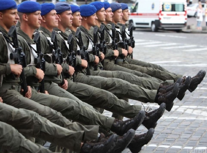 Військові заспівали "Путін - х*йло!" під час репетиції параду до Дня Незалежності: відео