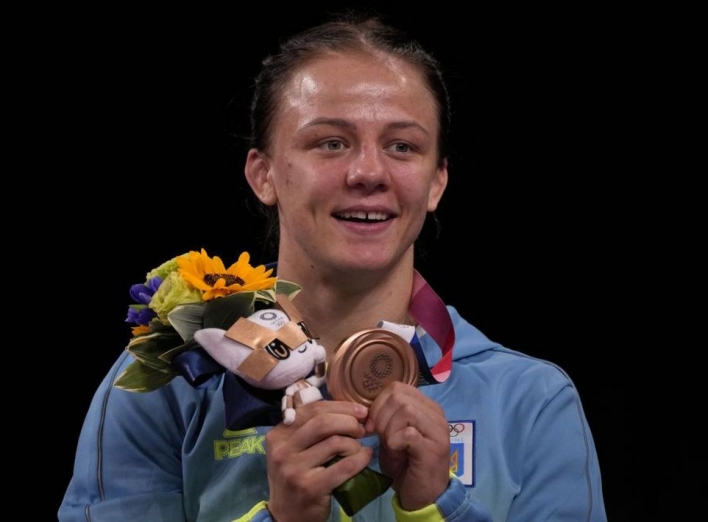 Небачений жест щедрості: українська призерка Олімпіади-2020, не маючи власного житла, подарувала квартиру тренеру фото