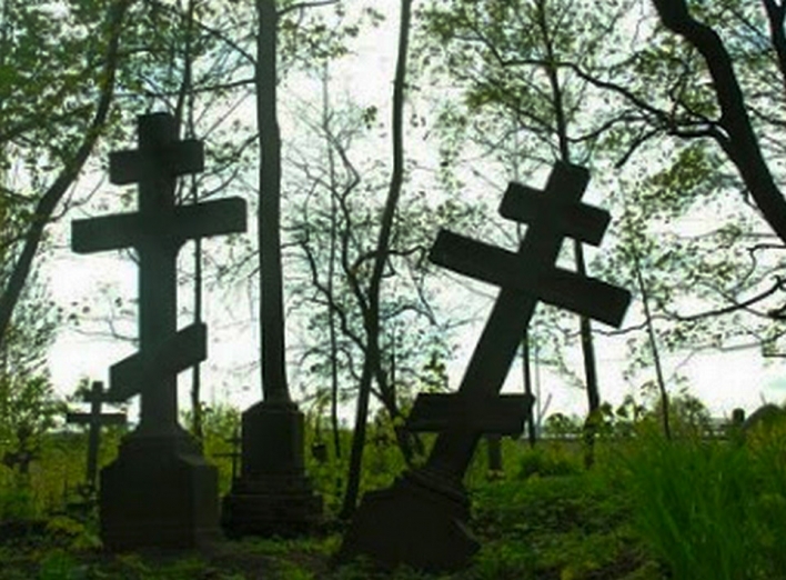 На кладовищі у селі на Чернігівщині жінка пошкодила 80 могил фото