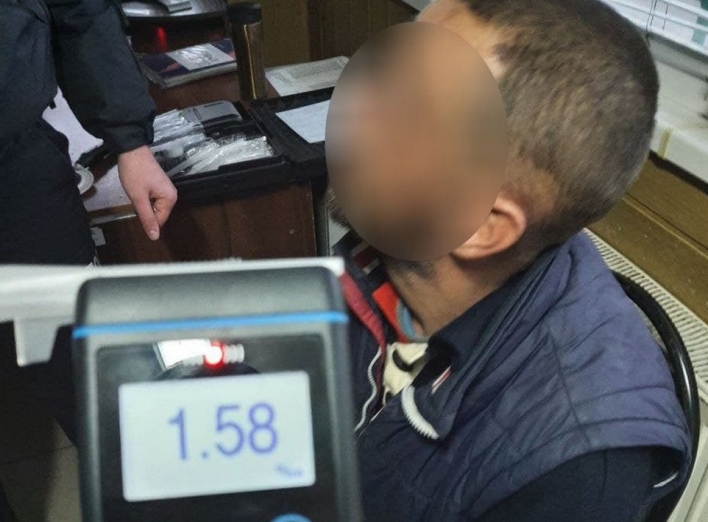 Хотів «порішати»: на Чернігівщині п‘яний водій пропонував патрульним хабар фото