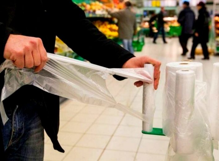 Безкоштовні пластикові пакети у магазинах стануть платними з 10 грудня