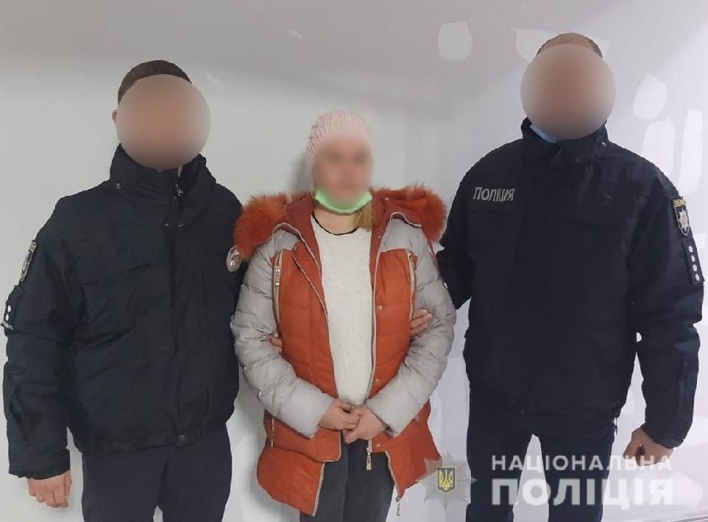 На Чернігівщині поліцейські викрили жінку, яка займалася «телефонним» шахрайством  фото