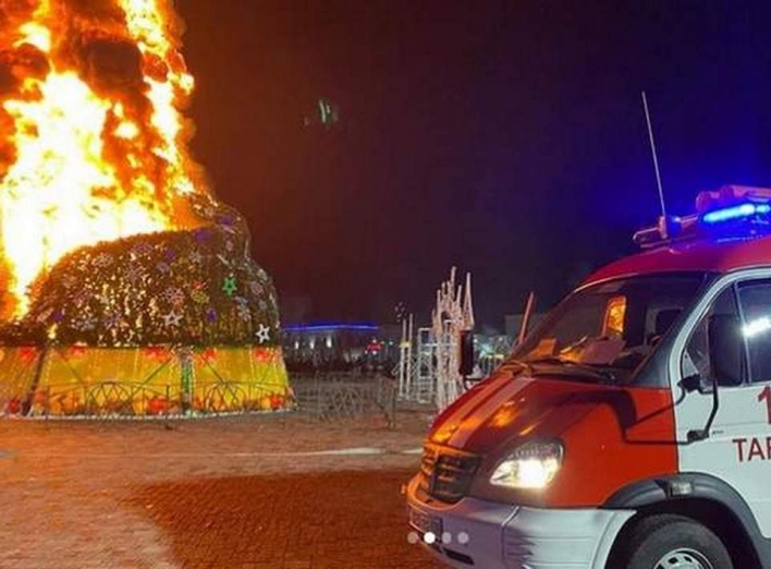 У Казахстані згоріла головна ялинка після настання Нового року (відео) фото
