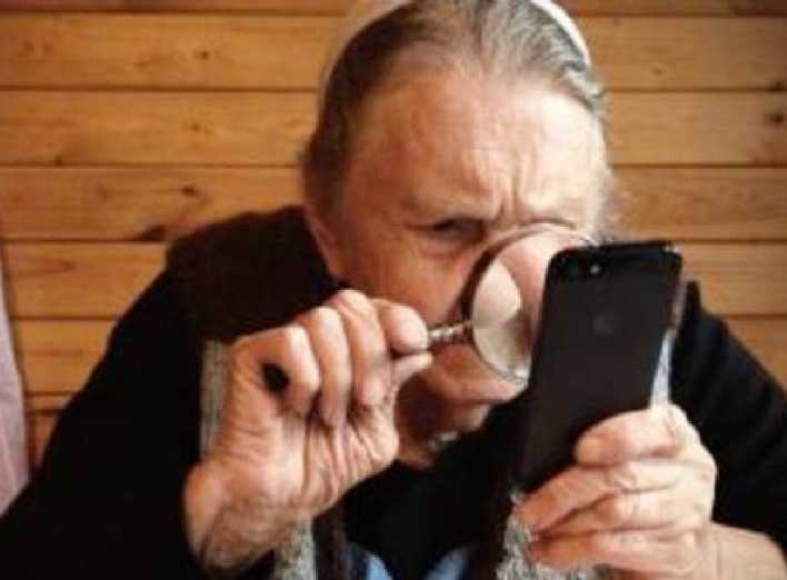  Українці, старші 60 років, отримають від держави безплатний смартфон  фото