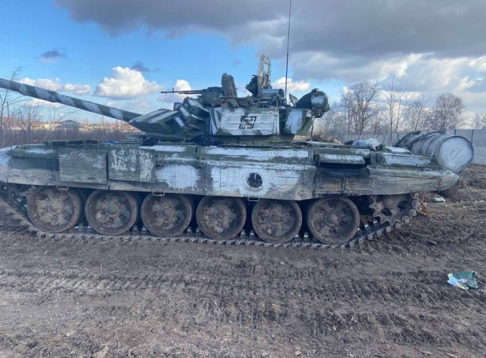 Воїни ЗСУ захопили кілька російських танків під Черніговом фото