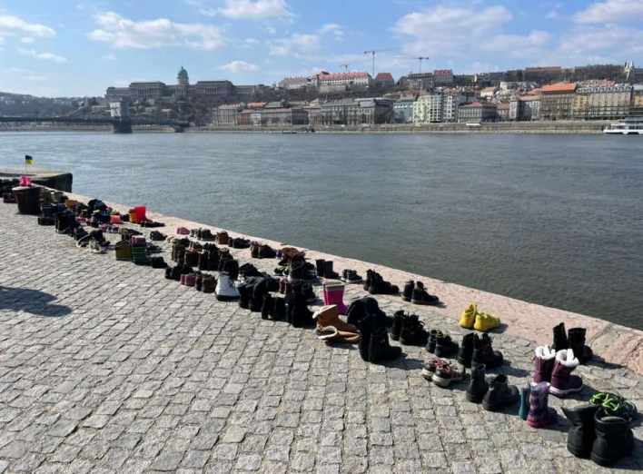 В Будапешті вшанували пам'ять загиблих в Маріуполі фото