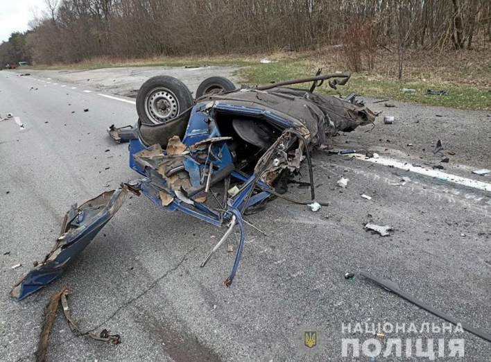На автодорозі Чернігів-Київ на міні підірвався автомобіль фото