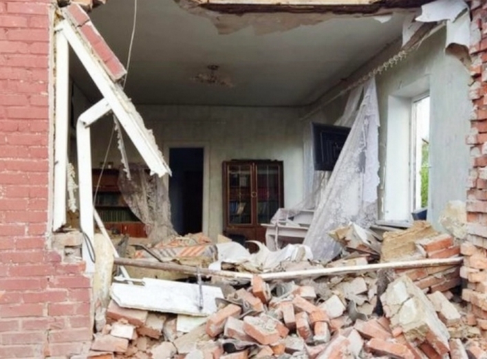 На Харківщині чоловік загинув від снаряду у власному будинку фото