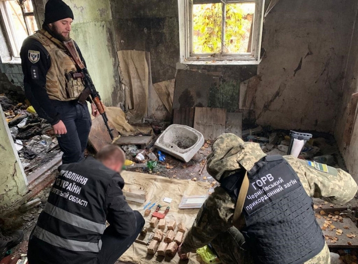 На Чернігівщині виявили схрони боєприпасів фото