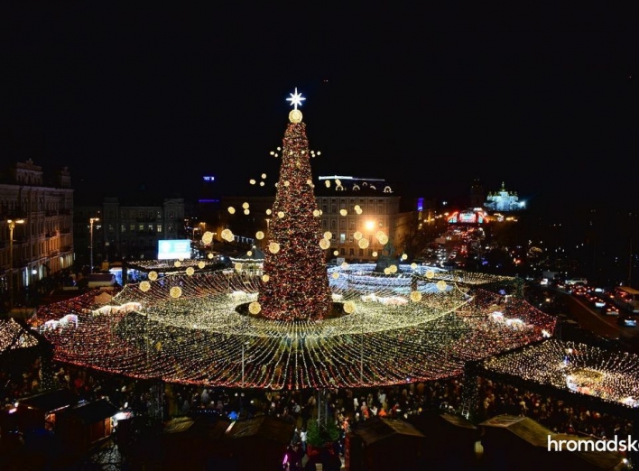 Війна і Новий рік: у Києві зареєстрували альтернативну петицію про новорічну ялинку фото