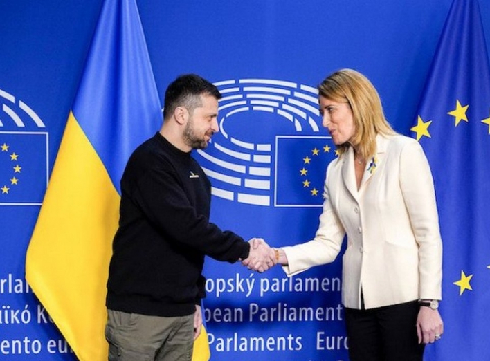 Зустрічали аплодисментами: Зеленський виступив у Європарламенті (відео) фото