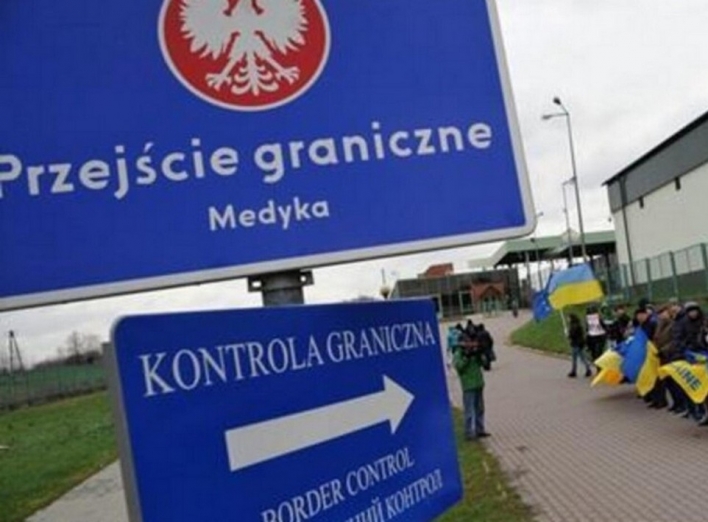 Як саме зміняться правила перебування українців у Польщі від березня 2023 року 