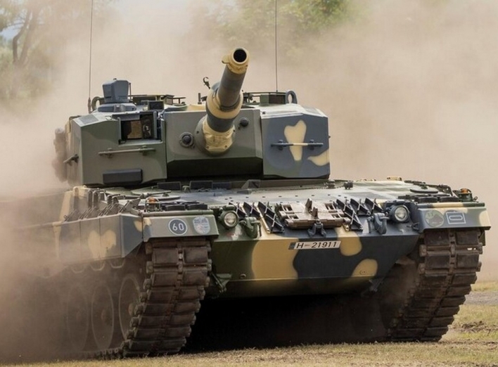 У Польщі анонсували відправку Україні ще 10 танків Leopard 2: що відомо?  фото