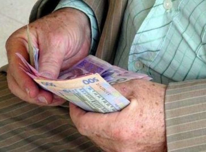Українцям розповіли якою буде надбавка до пенсії навесні фото