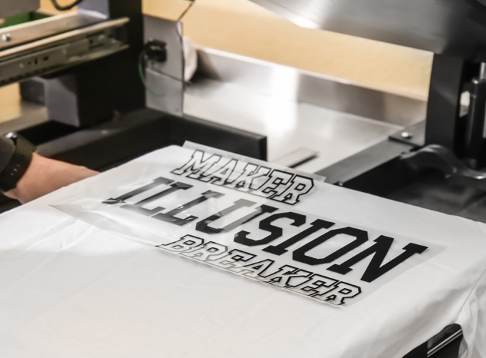 Онлайн-конструкторы: ключ к успеху малого бизнеса и предпринимателей в создании узнаваемого бренда с помощью принтов на одежде