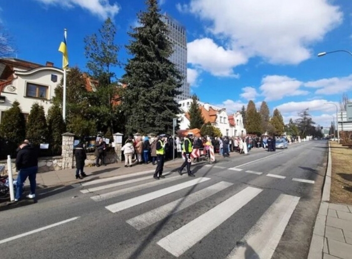 У Кракові українець здійснив спробу самоспалення біля консульства фото