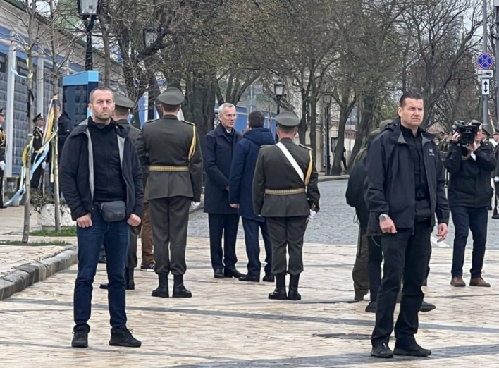 Генсек НАТО прибув з візитом до Києва фото