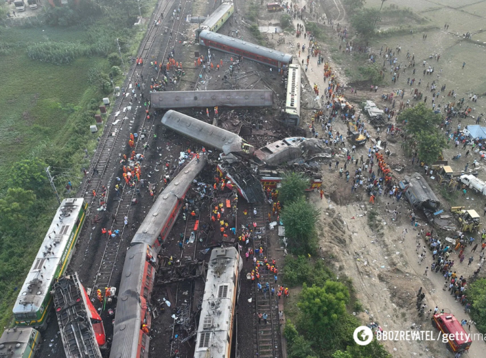 Найбільша трагедія за останні 20 років: в Індії вже 294 загиблих після зіткнення потягів фото
