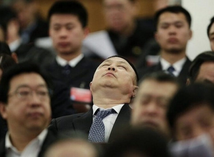 Чиновники заснули на засіданні боротьби з лінощами фото