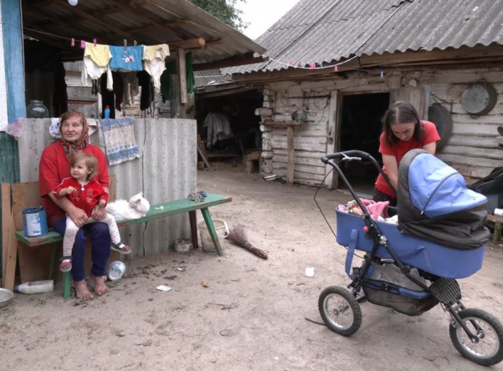 Допомагають ремонтувати хати: як приймають переселенців у селі на Чернігівщині фото
