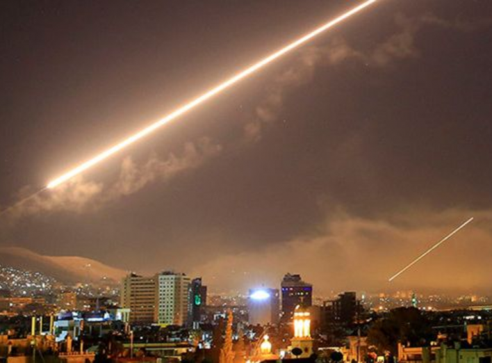 Ізраїль завдав ударів по цілях біля Дамаска: загинули сирійські військові фото