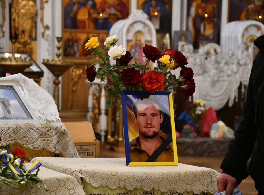 У Ніжині провели в останню путь загиблого воїна - Руслана Насінника
