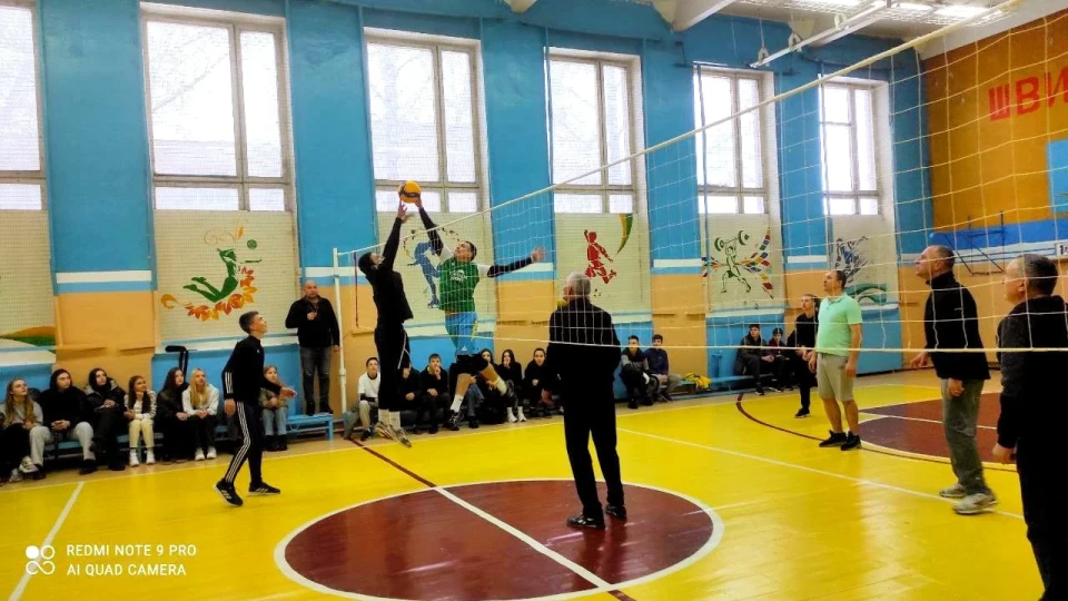 У Ніжинській школі №15 відбулися змагання з волейболу (Фото) фото №3