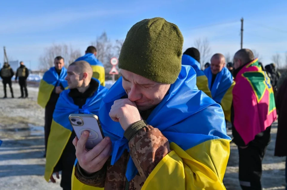 207 українських воїнів повернулося з російського полону - Зеленський фото №1