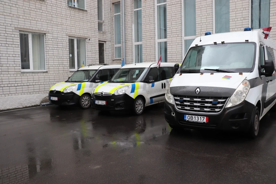 Три авто для роботи у прикордонні: як латвійська поліція підтримала чернігівську (Фото) фото №4