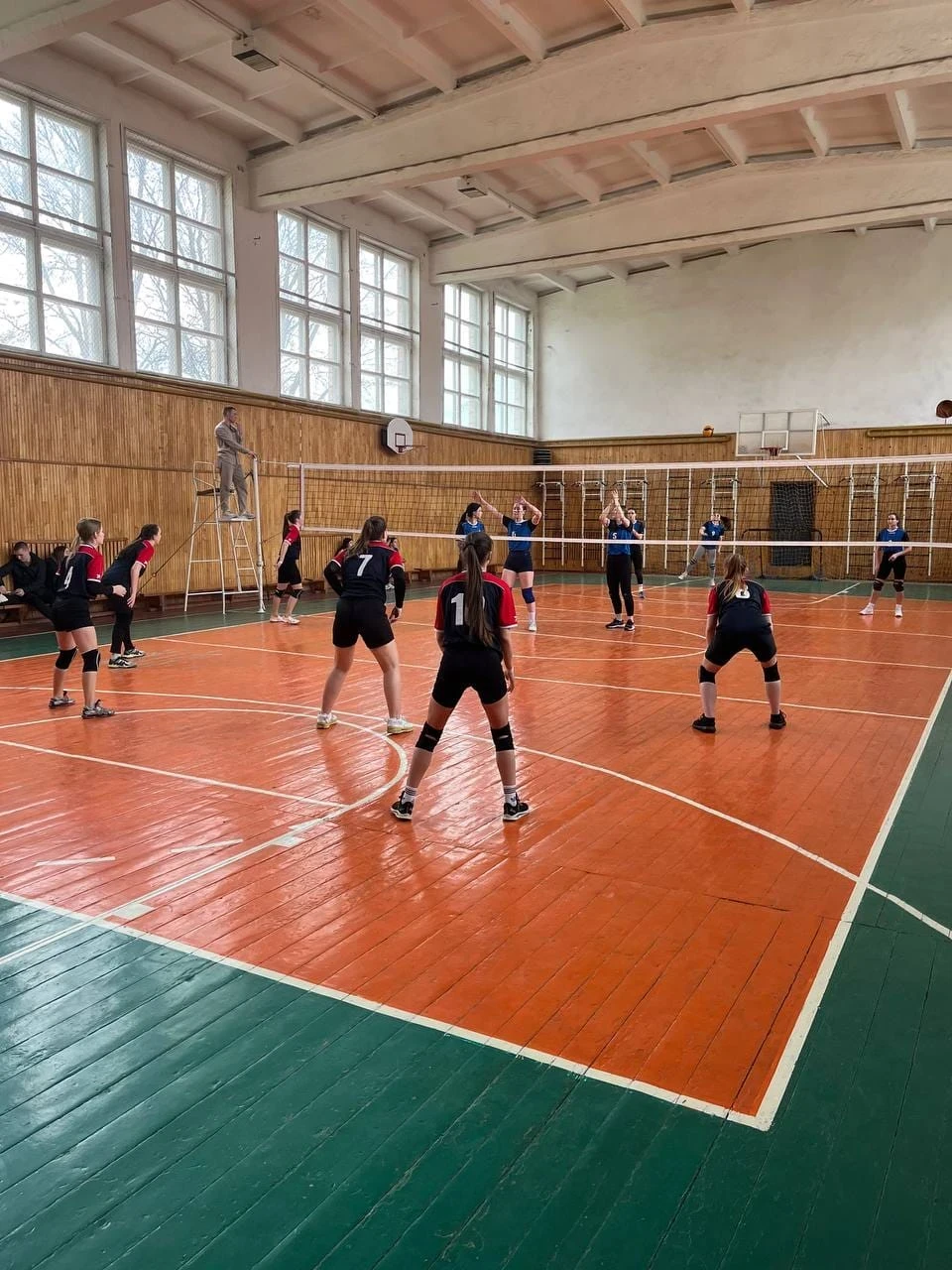 У Ніжинському університеті відбувся фінал чемпіонату Ніжина з волейболу серед жіночих команд: хто переміг фото №1