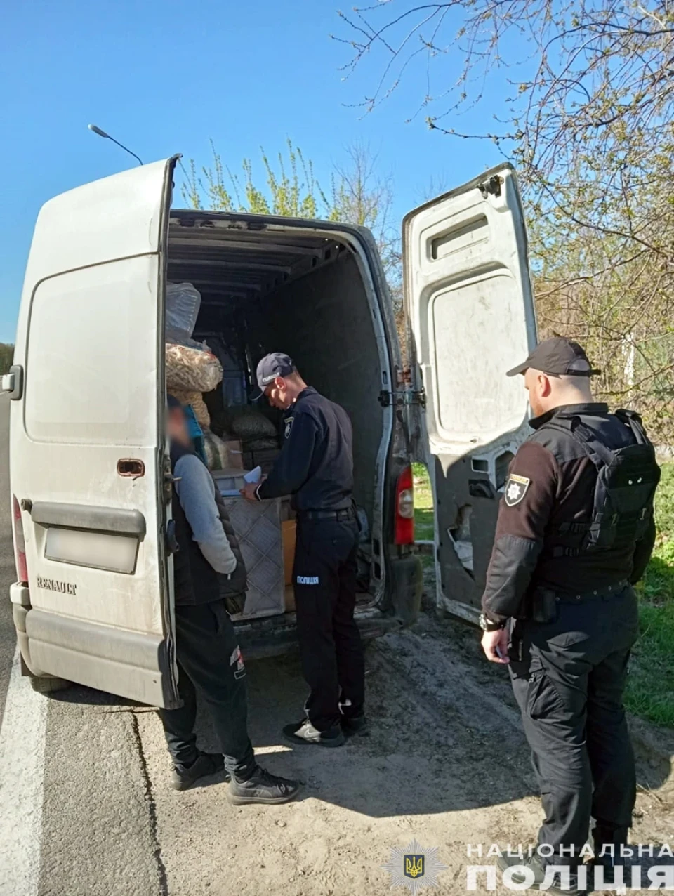 Поліцейські Чернігівщини вилучили з незаконного обігу майже 1500 літрів  фото №1