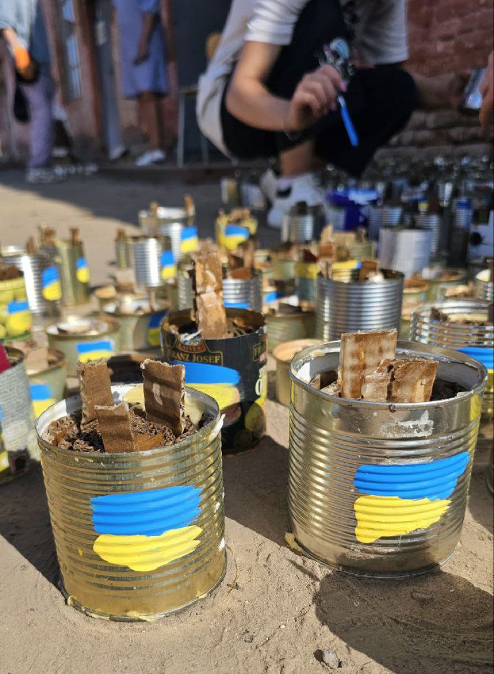 На Чернігівщині поліцейські долучились до виготовлення окопних свічок (Фото) фото №6
