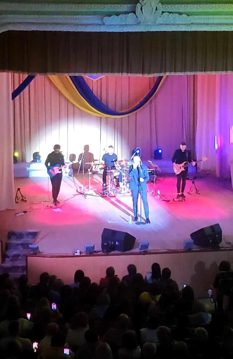 До Ніжина завітали відомі українські співаки: мета — зібрати кошти на ЗСУ фото №5