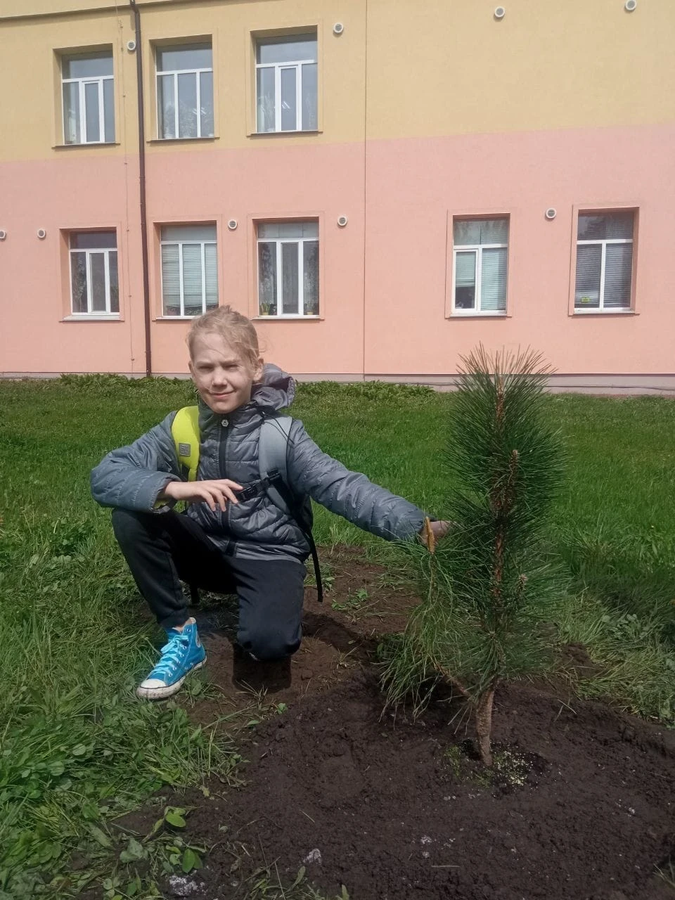 Озеленення Ніжина: учні Ніжинської гімназії №10 висадили дерева фото №7
