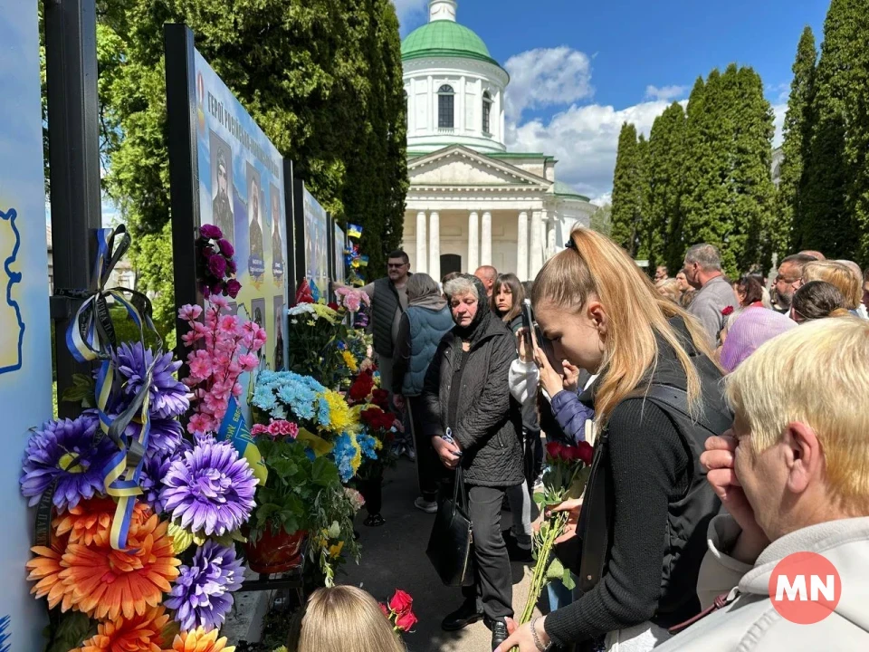 У Ніжині на Алеї Слави відкрили ще чотири стенди пам'яті загиблих захисників фото №4