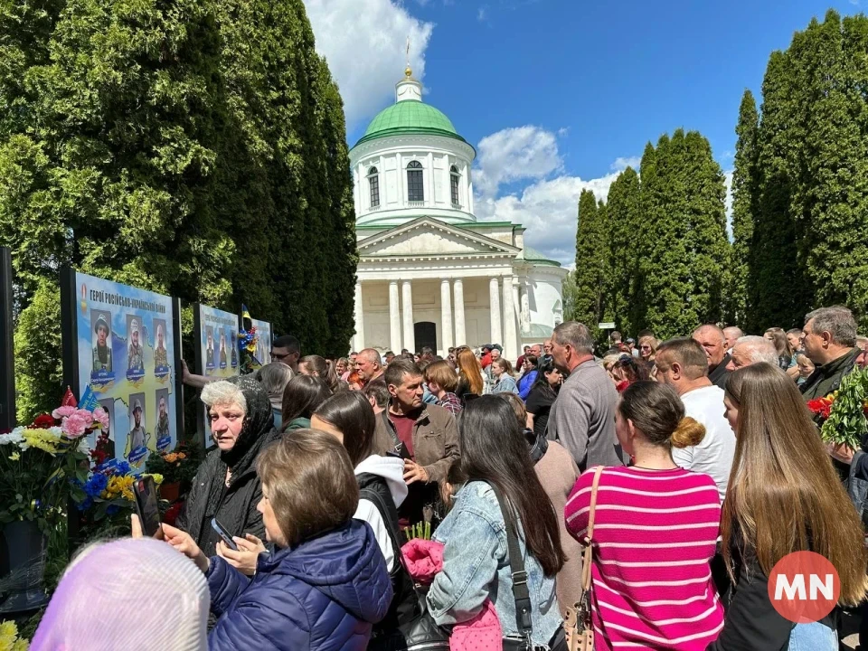 У Ніжині на Алеї Слави відкрили ще чотири стенди пам'яті загиблих захисників фото №3