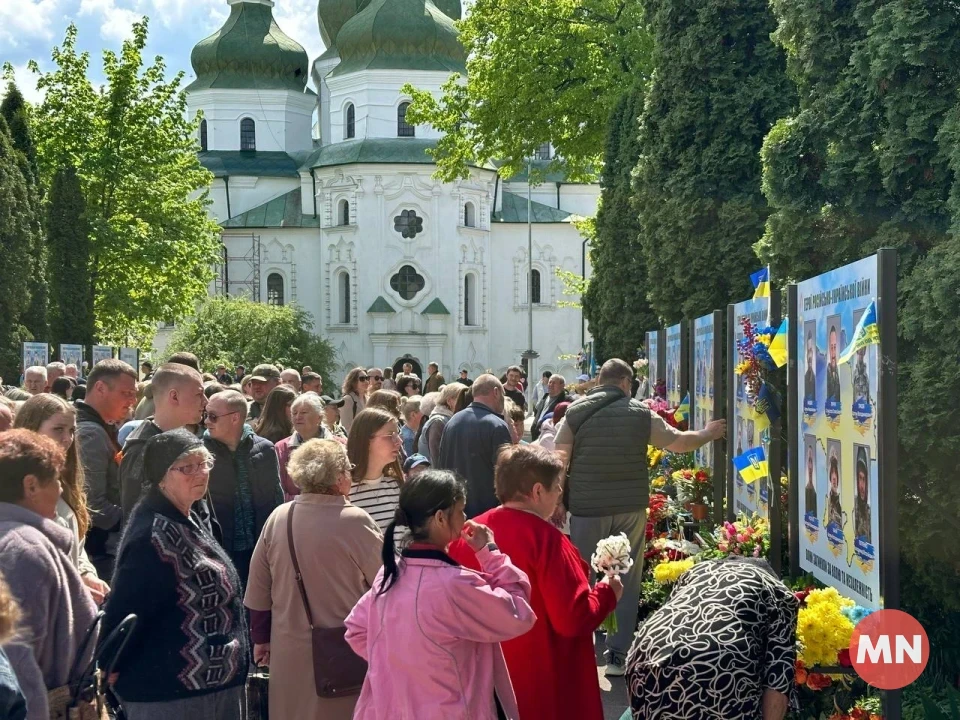 У Ніжині на Алеї Слави відкрили ще чотири стенди пам'яті загиблих захисників фото №16