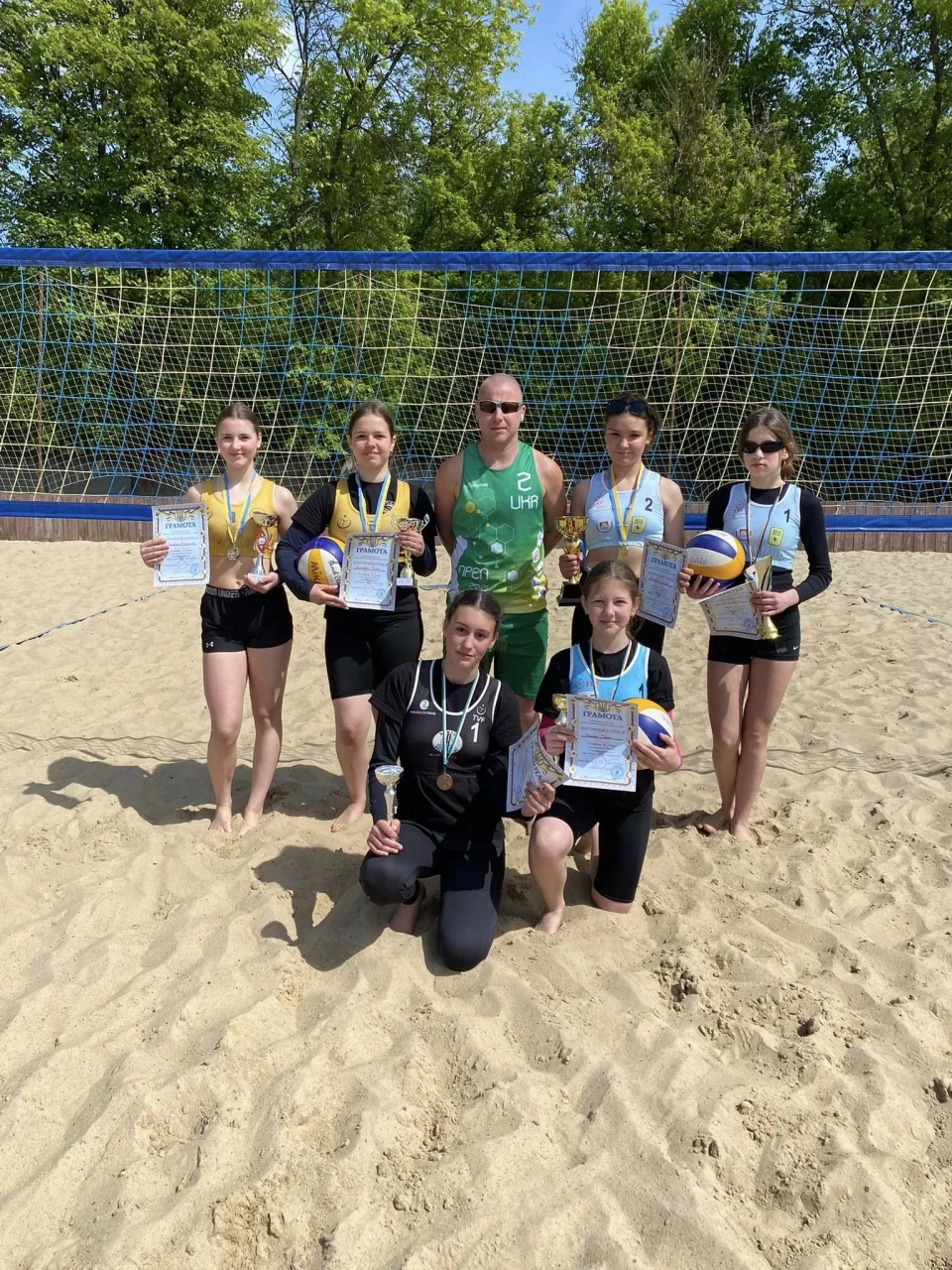 15 команд: у Ніжині відбувся Чемпіонат міста з пляжного волейболу серед дівчат фото №1