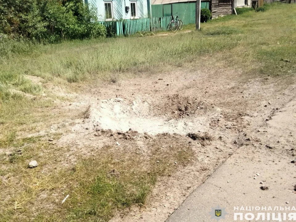 Двоє поранені: росіяни обстріляли прикордоння Чернігівщини фото №2