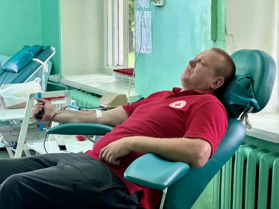 Рятувальники та представники Червоного Хреста в Ніжині стали донорами крові фото №2