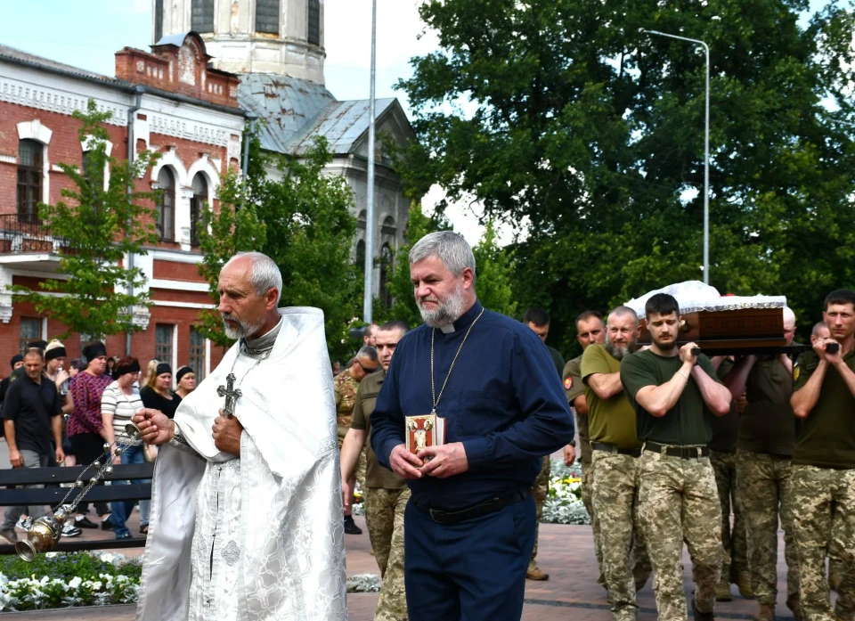 Ніжин попрощався із загиблим Воїном Олександром Єгоровим фото №15