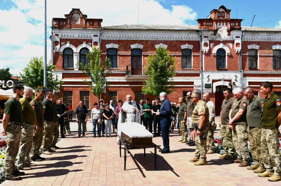 Ніжин попрощався із загиблим Воїном Олександром Єгоровим фото №13