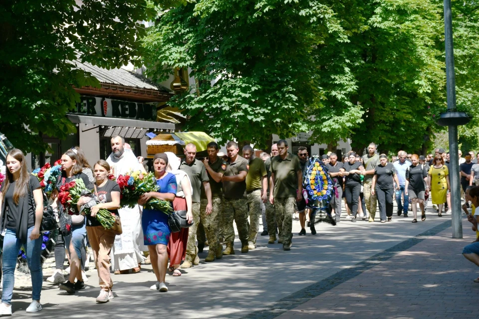 Ніжин провів в останню путь загиблого Воїна — Анатолія Хромова фото №2