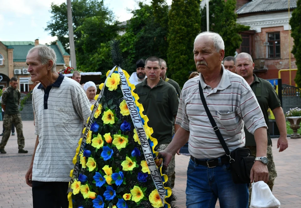 Ніжин попрощався з Воїном — Олександром Паськом фото №2