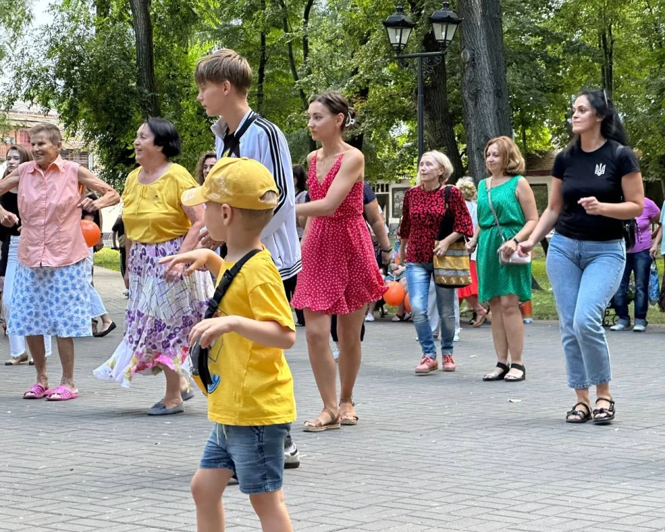 Чуйність перемагає насильство: у Ніжині відбулася сальсотерапія з кубинцями фото №13