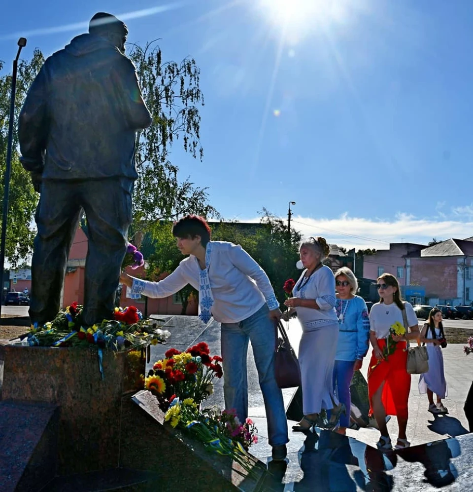 У Ніжині з нагоди Дня Незалежності України вшанували загиблих Героїв фото №4